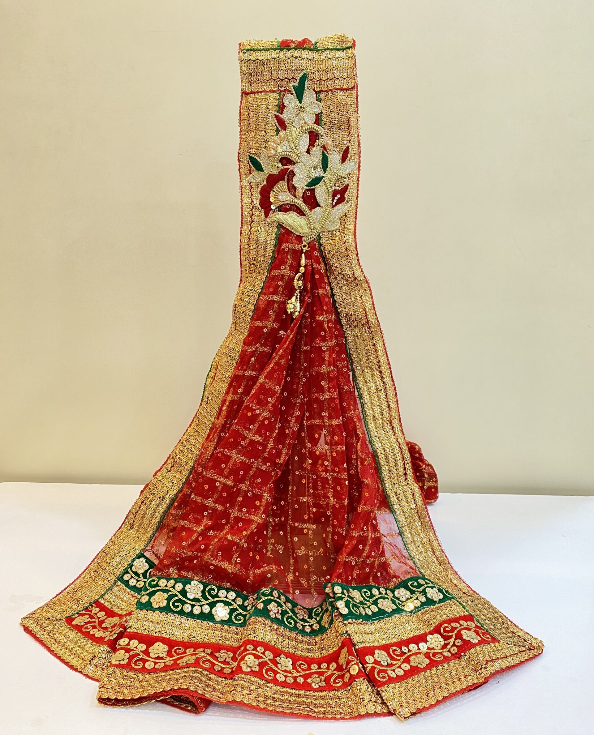Zari Weaving Red Georgette Set/Brooch Dupatta/Chunri<br><br>Design: DU001