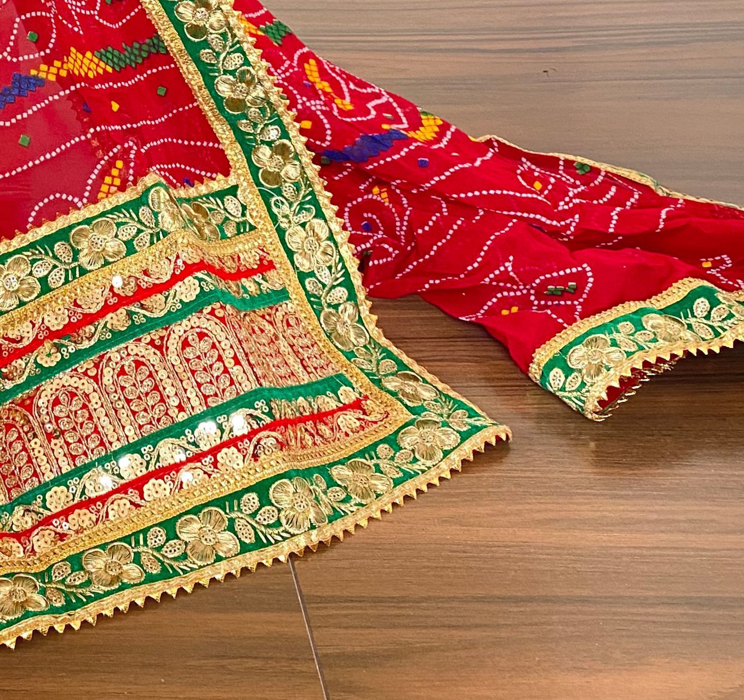 Zari Weaving Red Chunri Georgette Set/Brooch Dupatta/Chunri<br><br>Design: DU003 - Image 3